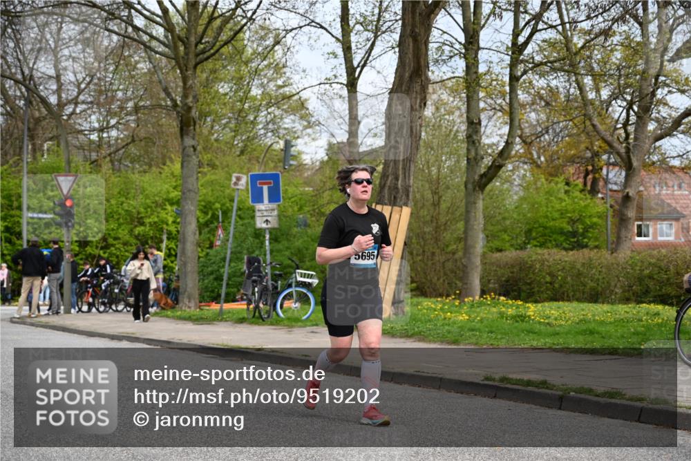 12.04.2026 - 45. Internationalen Wilhelmsburger Insellauf J. Mangold http://msf.ph/oto/9519202 12.04.2026 13:27:44 Ziel 5222, 3215, 2756, 2180, 3132, 2875, 3938, 3937, 4222, 4221, 4575, 4574, 2563, 5695 meine-sportfotos.de