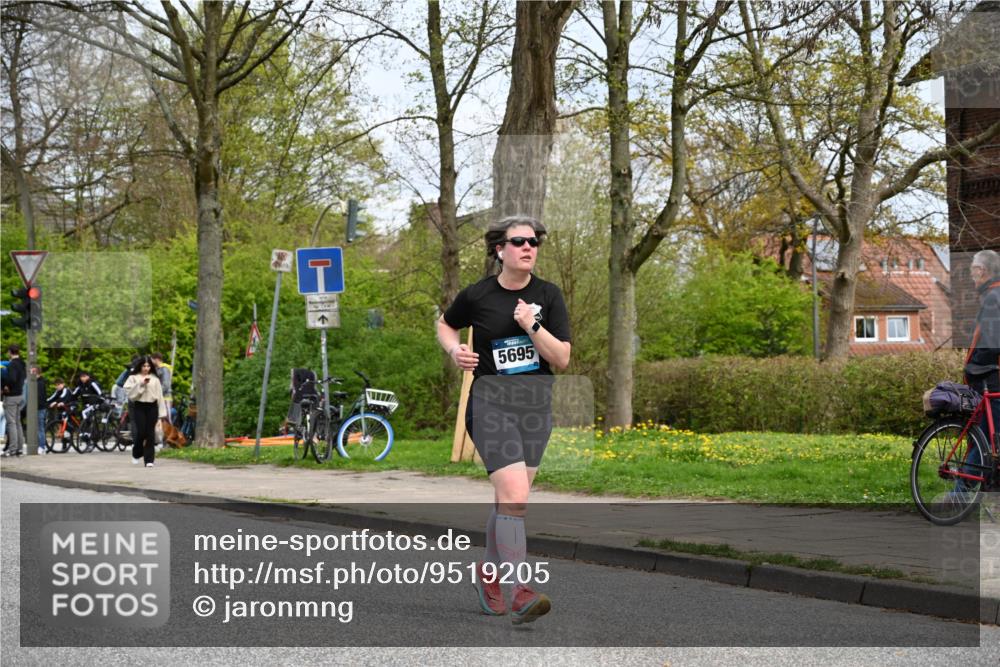 12.04.2026 - 45. Internationalen Wilhelmsburger Insellauf J. Mangold http://msf.ph/oto/9519205 12.04.2026 13:27:44 Ziel 5222, 3215, 2756, 2180, 3132, 2875, 3938, 3937, 4222, 4221, 4575, 4574, 2563, 5695 meine-sportfotos.de