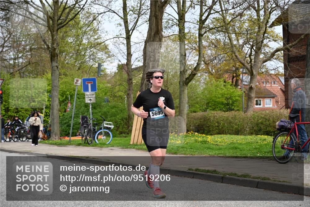 12.04.2026 - 45. Internationalen Wilhelmsburger Insellauf J. Mangold http://msf.ph/oto/9519206 12.04.2026 13:27:44 Ziel 5222, 3215, 2756, 2180, 3132, 2875, 3938, 3937, 4222, 4221, 4575, 4574, 2563, 5695 meine-sportfotos.de