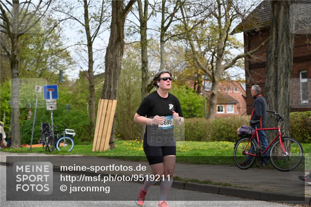 12.04.2026 - 45. Internationalen Wilhelmsburger Insellauf J. Mangold http://msf.ph/oto/9519211 12.04.2026 13:27:44 Ziel 5222, 3215, 2756, 2180, 3132, 2875, 3938, 3937, 4222, 4221, 4575, 4574, 2563, 5695 meine-sportfotos.de