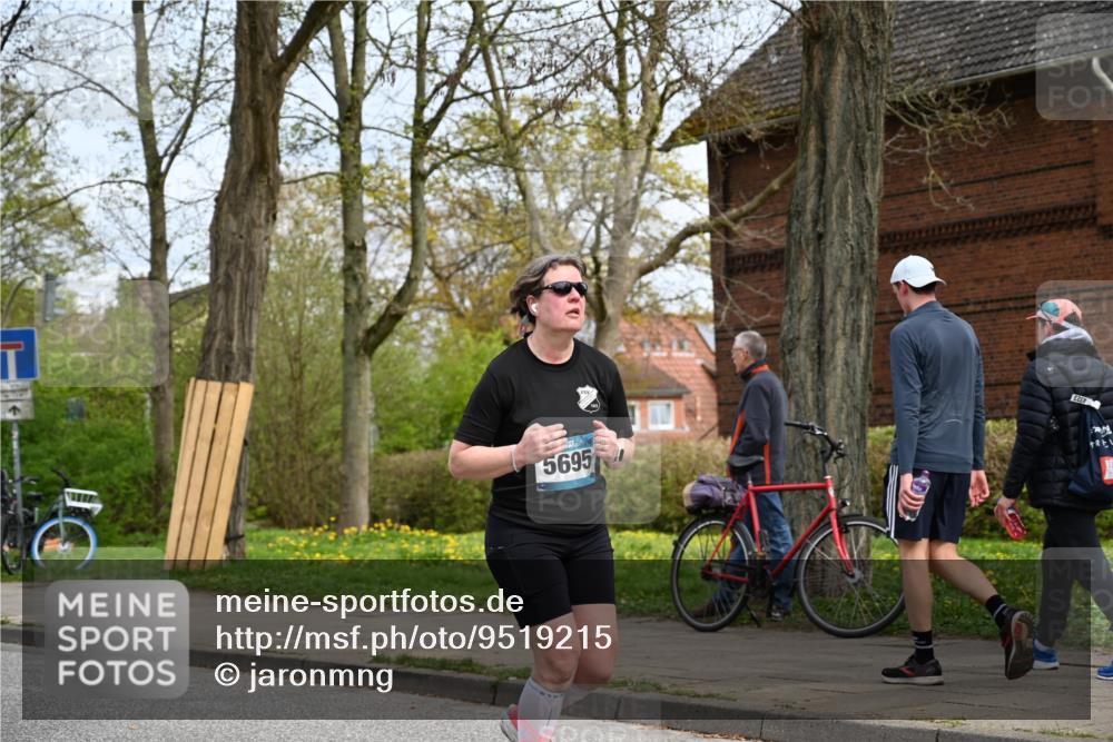 12.04.2026 - 45. Internationalen Wilhelmsburger Insellauf J. Mangold http://msf.ph/oto/9519215 12.04.2026 13:27:45 Ziel 5222, 3215, 2756, 2180, 3132, 2875, 3938, 3937, 4222, 4221, 4575, 4574, 2563, 5695 meine-sportfotos.de