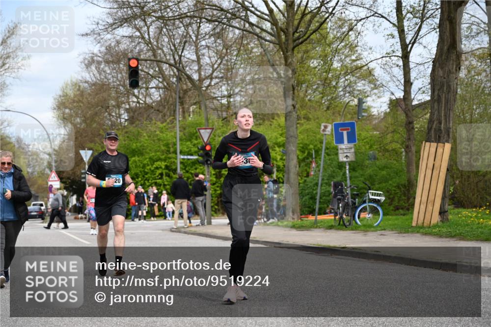 12.04.2026 - 45. Internationalen Wilhelmsburger Insellauf J. Mangold http://msf.ph/oto/9519224 12.04.2026 13:28:08 Ziel 2563, 5695, 3800, 2630, 5520, 5509 meine-sportfotos.de