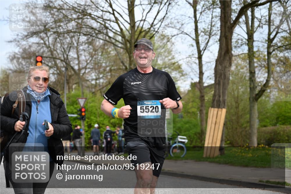 12.04.2026 - 45. Internationalen Wilhelmsburger Insellauf J. Mangold http://msf.ph/oto/9519247 12.04.2026 13:28:11 Ziel 2563, 5695, 3800, 3800, 2630, 5520, 5509, 4316 meine-sportfotos.de