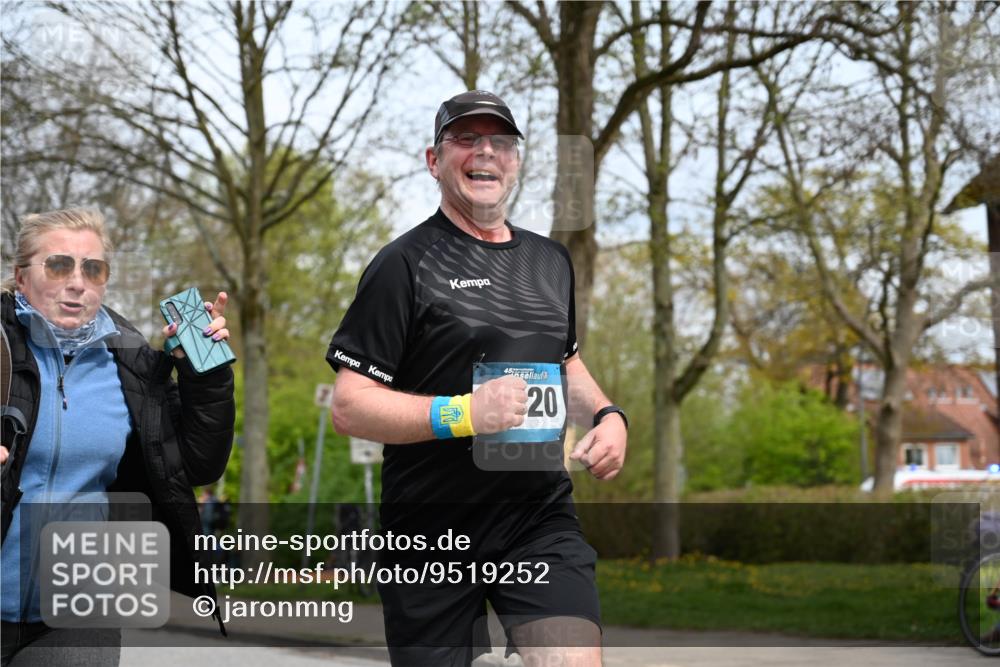12.04.2026 - 45. Internationalen Wilhelmsburger Insellauf J. Mangold http://msf.ph/oto/9519252 12.04.2026 13:28:11 Ziel 2563, 5695, 3800, 3800, 2630, 5520, 5509, 4316 meine-sportfotos.de
