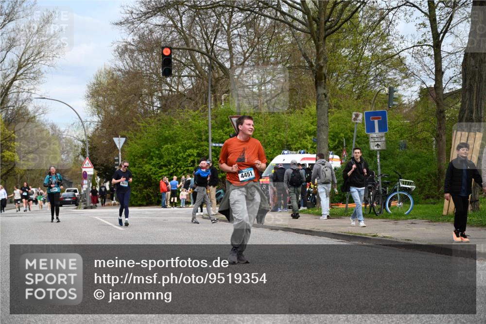 12.04.2026 - 45. Internationalen Wilhelmsburger Insellauf J. Mangold http://msf.ph/oto/9519354 12.04.2026 13:28:45 Ziel 5509, 4316, 3564, 3483, 4471, 4303, 4302, 4304, 4451, 2650, 2340, 5861, 2509, 2483, 2616 meine-sportfotos.de