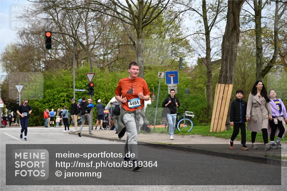 12.04.2026 - 45. Internationalen Wilhelmsburger Insellauf J. Mangold http://msf.ph/oto/9519364 12.04.2026 13:28:46 Ziel 5509, 4316, 3564, 3483, 4471, 4303, 4302, 4304, 4451, 4451, 2650, 2340, 5861, 2509, 2483, 2616 meine-sportfotos.de