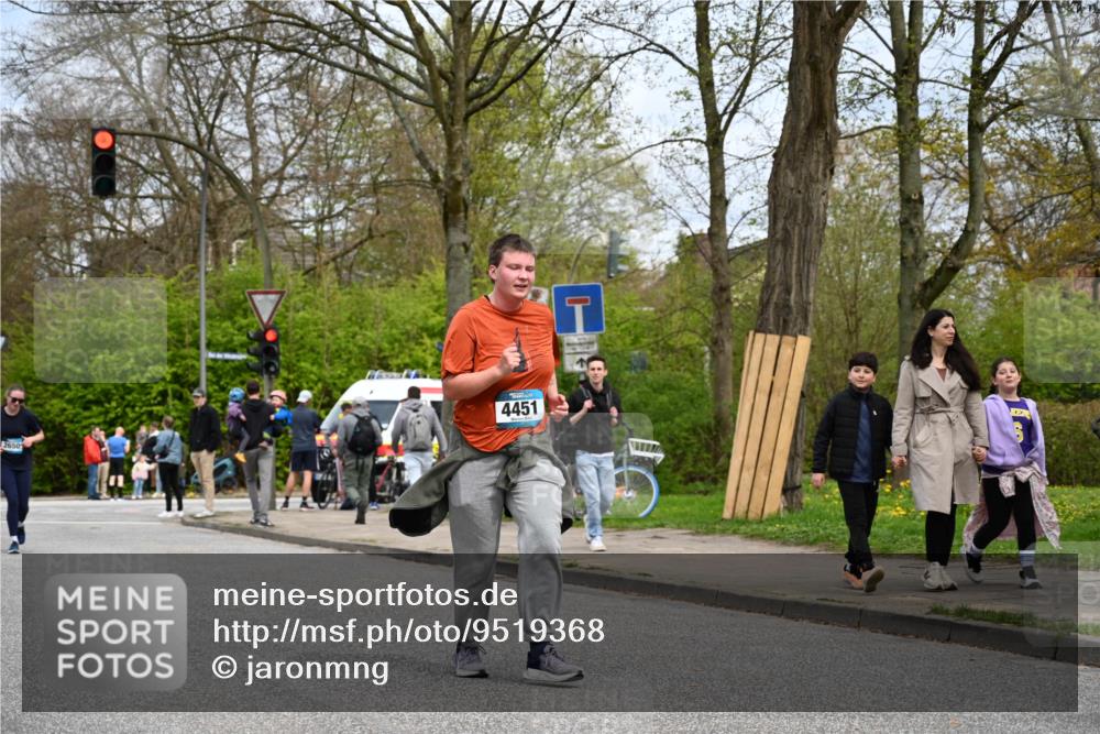 12.04.2026 - 45. Internationalen Wilhelmsburger Insellauf J. Mangold http://msf.ph/oto/9519368 12.04.2026 13:28:46 Ziel 5509, 4316, 3564, 3483, 4471, 4303, 4302, 4304, 4451, 4451, 2650, 2340, 5861, 2509, 2483, 2616 meine-sportfotos.de