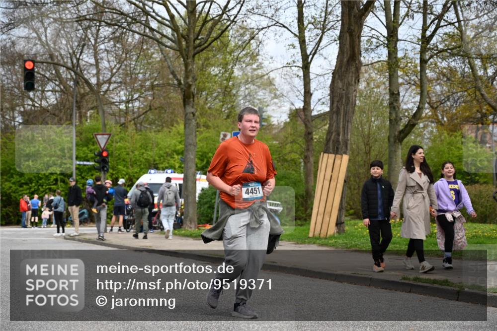 12.04.2026 - 45. Internationalen Wilhelmsburger Insellauf J. Mangold http://msf.ph/oto/9519371 12.04.2026 13:28:46 Ziel 5509, 4316, 3564, 3483, 4471, 4303, 4302, 4304, 4451, 4451, 2650, 2340, 5861, 2509, 2483, 2616 meine-sportfotos.de
