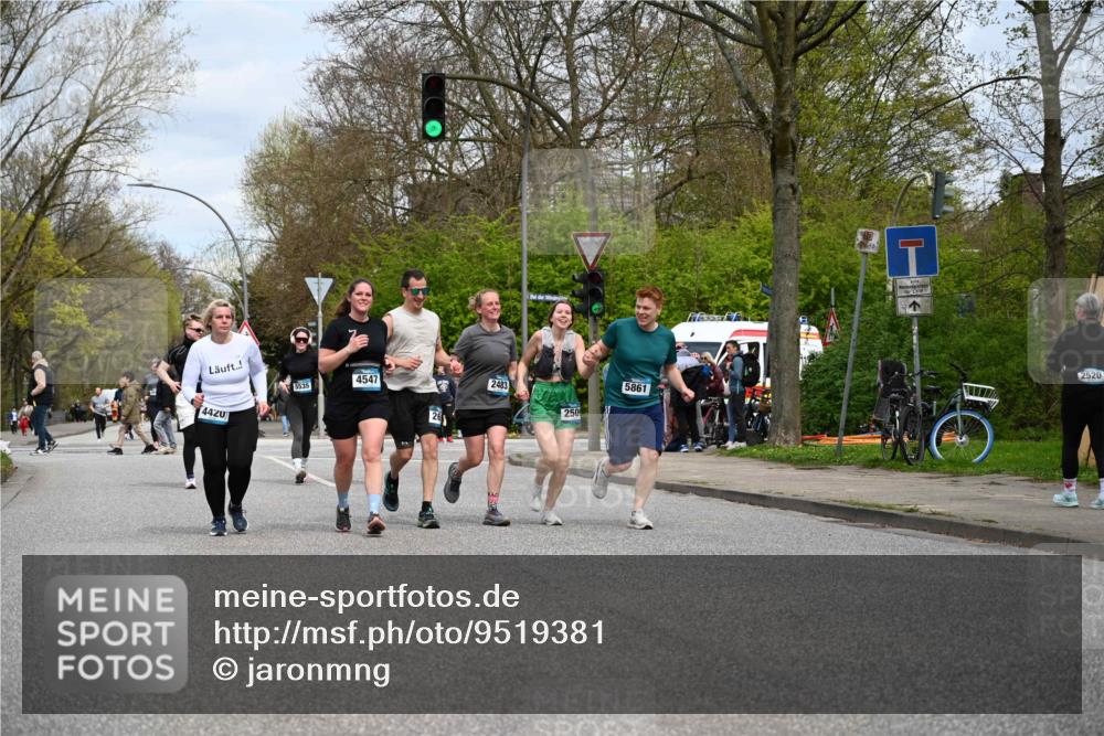 12.04.2026 - 45. Internationalen Wilhelmsburger Insellauf J. Mangold http://msf.ph/oto/9519381 12.04.2026 13:29:02 Ziel 3483, 4471, 4303, 4302, 4304, 4451, 2650, 2340, 5861, 2509, 2483, 2616, 5535, 5536, 5539, 4547, 4420 meine-sportfotos.de