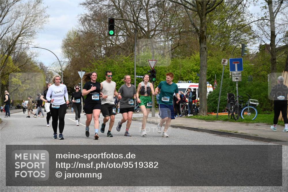 12.04.2026 - 45. Internationalen Wilhelmsburger Insellauf J. Mangold http://msf.ph/oto/9519382 12.04.2026 13:29:02 Ziel 3483, 4471, 4303, 4302, 4304, 4451, 2650, 2340, 5861, 2509, 2483, 2616, 5535, 5536, 5539, 4547, 4420 meine-sportfotos.de