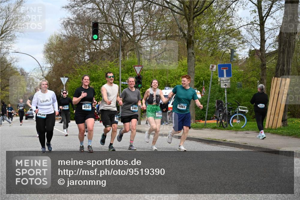 12.04.2026 - 45. Internationalen Wilhelmsburger Insellauf J. Mangold http://msf.ph/oto/9519390 12.04.2026 13:29:03 Ziel 4471, 4303, 4302, 4304, 4451, 2650, 2340, 5861, 2509, 2483, 2616, 5535, 5536, 5539, 4547, 4420, 3648 meine-sportfotos.de