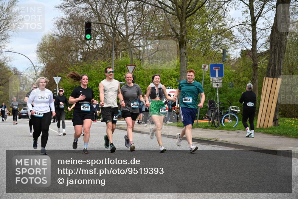 12.04.2026 - 45. Internationalen Wilhelmsburger Insellauf J. Mangold http://msf.ph/oto/9519393 12.04.2026 13:29:03 Ziel 4471, 4303, 4302, 4304, 4451, 2650, 2340, 5861, 2509, 2483, 2616, 5535, 5536, 5539, 4547, 4420, 3648 meine-sportfotos.de