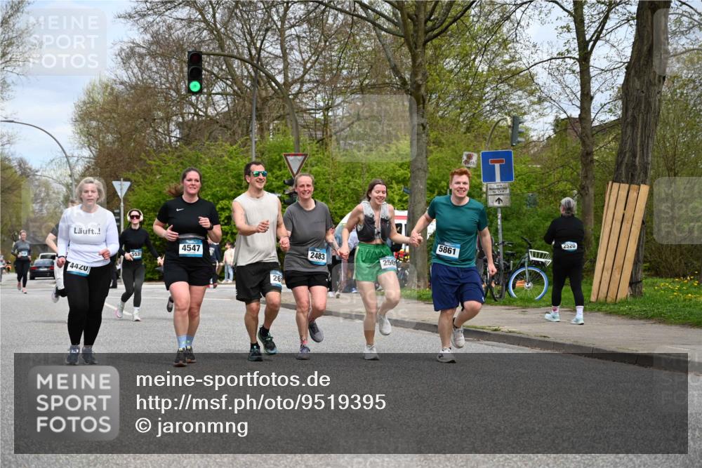 12.04.2026 - 45. Internationalen Wilhelmsburger Insellauf J. Mangold http://msf.ph/oto/9519395 12.04.2026 13:29:03 Ziel 4471, 4303, 4302, 4304, 4451, 2650, 2340, 5861, 2509, 2483, 2616, 5535, 5536, 5539, 4547, 4420, 3648 meine-sportfotos.de
