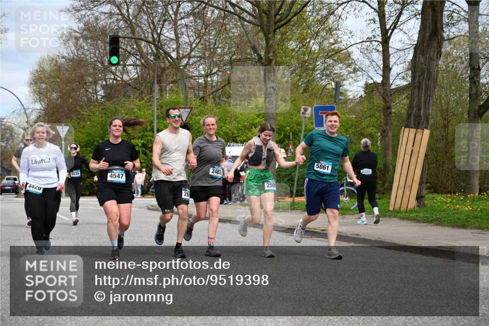 12.04.2026 - 45. Internationalen Wilhelmsburger Insellauf J. Mangold http://msf.ph/oto/9519398 12.04.2026 13:29:04 Ziel 4471, 4303, 4302, 4304, 4451, 2650, 2650, 2340, 5861, 2509, 2483, 2616, 5535, 5536, 5539, 4547, 4420, 3648 meine-sportfotos.de