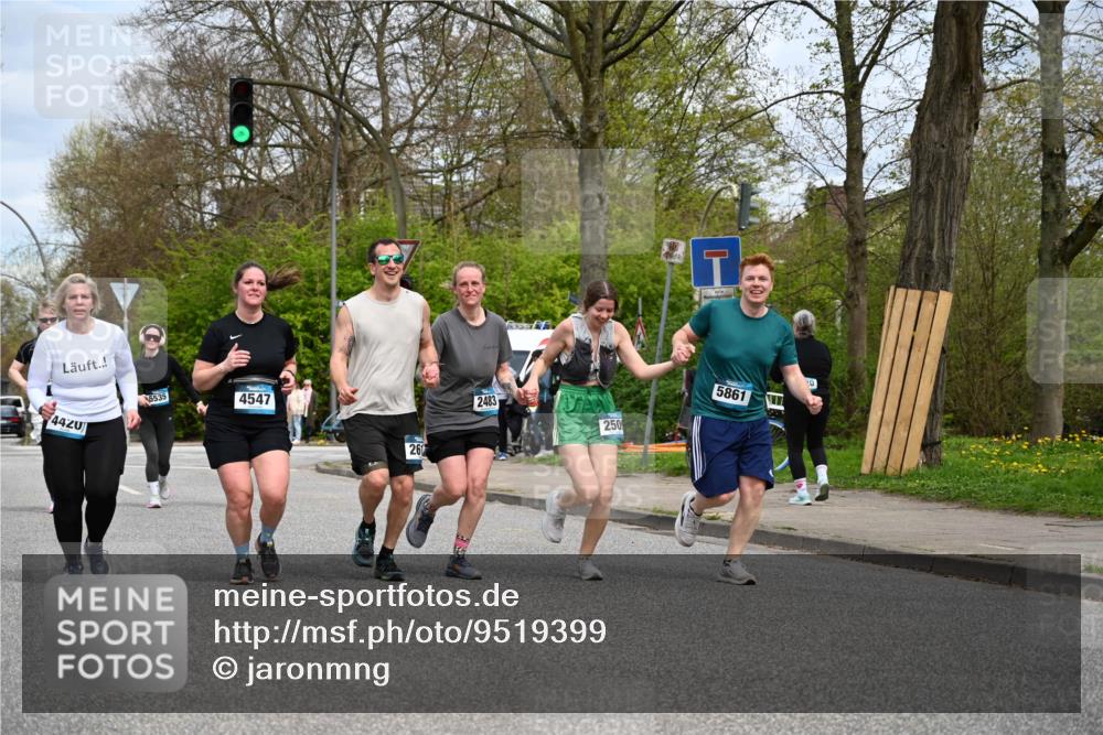 12.04.2026 - 45. Internationalen Wilhelmsburger Insellauf J. Mangold http://msf.ph/oto/9519399 12.04.2026 13:29:04 Ziel 4471, 4303, 4302, 4304, 4451, 2650, 2650, 2340, 5861, 2509, 2483, 2616, 5535, 5536, 5539, 4547, 4420, 3648 meine-sportfotos.de