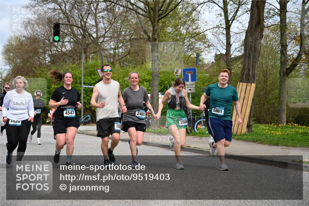12.04.2026 - 45. Internationalen Wilhelmsburger Insellauf J. Mangold http://msf.ph/oto/9519403 12.04.2026 13:29:04 Ziel 4471, 4303, 4302, 4304, 4451, 2650, 2650, 2340, 5861, 2509, 2483, 2616, 5535, 5536, 5539, 4547, 4420, 3648 meine-sportfotos.de
