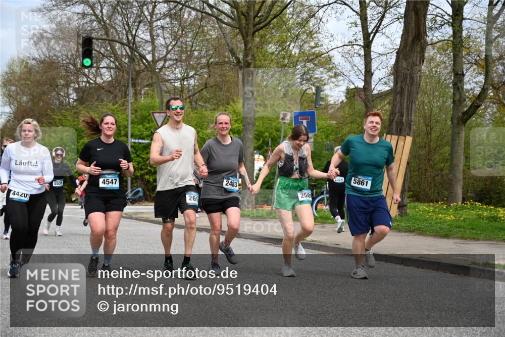 12.04.2026 - 45. Internationalen Wilhelmsburger Insellauf J. Mangold http://msf.ph/oto/9519404 12.04.2026 13:29:04 Ziel 4471, 4303, 4302, 4304, 4451, 2650, 2650, 2340, 5861, 2509, 2483, 2616, 5535, 5536, 5539, 4547, 4420, 3648 meine-sportfotos.de