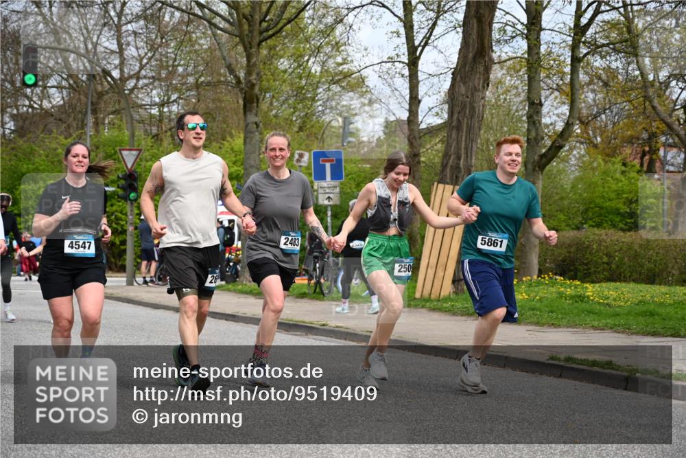 12.04.2026 - 45. Internationalen Wilhelmsburger Insellauf J. Mangold http://msf.ph/oto/9519409 12.04.2026 13:29:04 Ziel 4471, 4303, 4302, 4304, 4451, 2650, 2650, 2340, 5861, 2509, 2483, 2616, 5535, 5536, 5539, 4547, 4420, 3648 meine-sportfotos.de