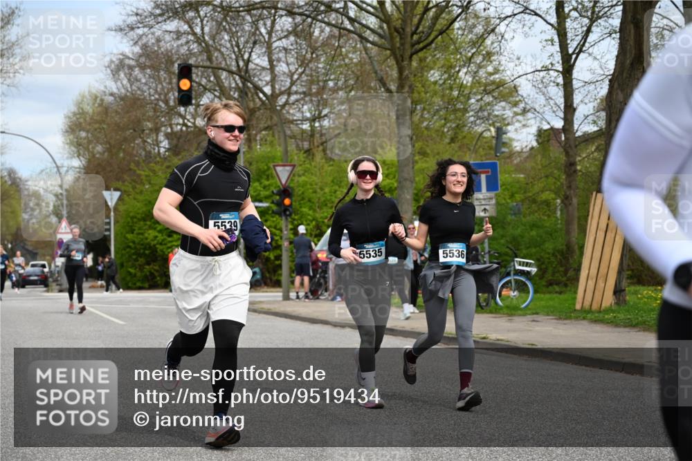 12.04.2026 - 45. Internationalen Wilhelmsburger Insellauf J. Mangold http://msf.ph/oto/9519434 12.04.2026 13:29:08 Ziel 4303, 4302, 4304, 4451, 2650, 2340, 5861, 2509, 2483, 2616, 2340, 5861, 2509, 2483, 2616, 5535, 5536, 5539, 4547, 4420, 3648, 3547, 3548 meine-sportfotos.de