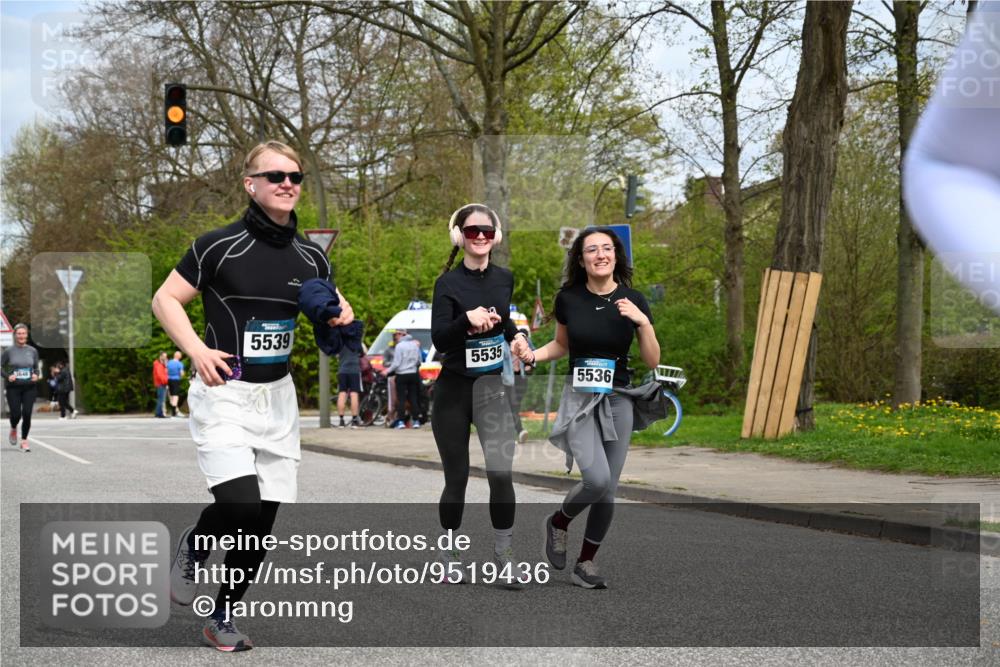 12.04.2026 - 45. Internationalen Wilhelmsburger Insellauf J. Mangold http://msf.ph/oto/9519436 12.04.2026 13:29:08 Ziel 4303, 4302, 4304, 4451, 2650, 2340, 5861, 2509, 2483, 2616, 2340, 5861, 2509, 2483, 2616, 5535, 5536, 5539, 4547, 4420, 3648, 3547, 3548 meine-sportfotos.de