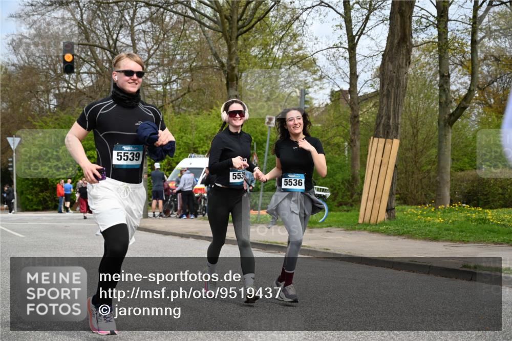 12.04.2026 - 45. Internationalen Wilhelmsburger Insellauf J. Mangold http://msf.ph/oto/9519437 12.04.2026 13:29:08 Ziel 4303, 4302, 4304, 4451, 2650, 2340, 5861, 2509, 2483, 2616, 2340, 5861, 2509, 2483, 2616, 5535, 5536, 5539, 4547, 4420, 3648, 3547, 3548 meine-sportfotos.de