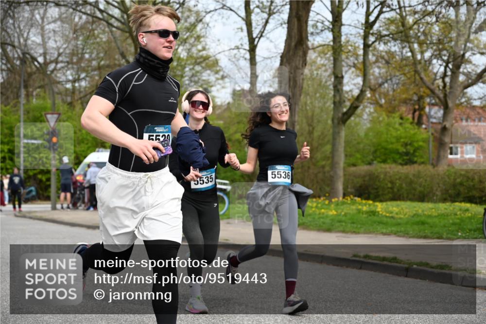 12.04.2026 - 45. Internationalen Wilhelmsburger Insellauf J. Mangold http://msf.ph/oto/9519443 12.04.2026 13:29:08 Ziel 4303, 4302, 4304, 4451, 2650, 2340, 5861, 2509, 2483, 2616, 2340, 5861, 2509, 2483, 2616, 5535, 5536, 5539, 4547, 4420, 3648, 3547, 3548 meine-sportfotos.de