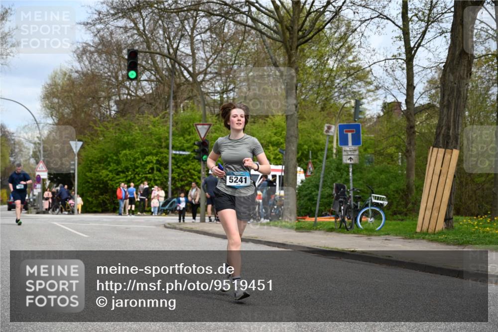 12.04.2026 - 45. Internationalen Wilhelmsburger Insellauf J. Mangold http://msf.ph/oto/9519451 12.04.2026 13:29:51 Ziel 3648, 3547, 3548, 2131, 5241, 3981 meine-sportfotos.de