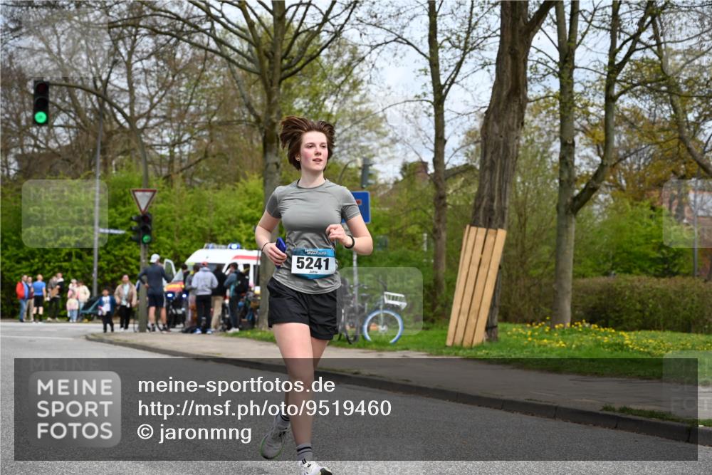 12.04.2026 - 45. Internationalen Wilhelmsburger Insellauf J. Mangold http://msf.ph/oto/9519460 12.04.2026 13:29:52 Ziel 3648, 3547, 3548, 2131, 5241, 3981, 3981, 2514 meine-sportfotos.de
