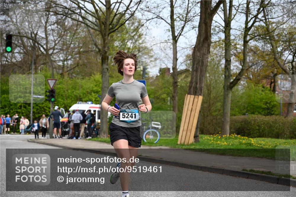 12.04.2026 - 45. Internationalen Wilhelmsburger Insellauf J. Mangold http://msf.ph/oto/9519461 12.04.2026 13:29:52 Ziel 3648, 3547, 3548, 2131, 5241, 3981, 3981, 2514 meine-sportfotos.de