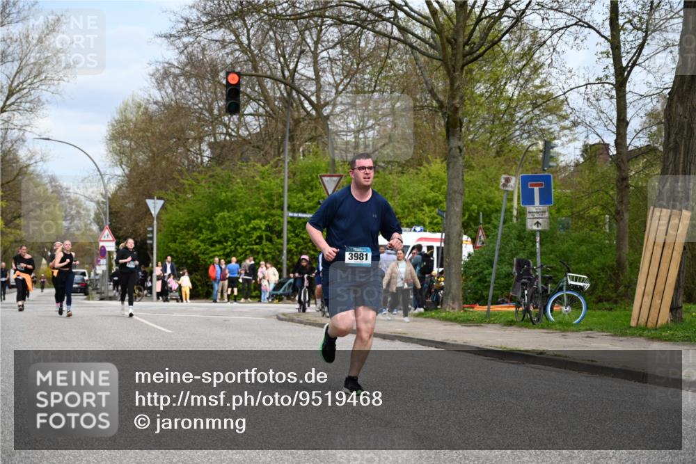 12.04.2026 - 45. Internationalen Wilhelmsburger Insellauf J. Mangold http://msf.ph/oto/9519468 12.04.2026 13:29:58 Ziel 2131, 5241, 3981, 2514, 2515, 4324, 4429, 2003 meine-sportfotos.de
