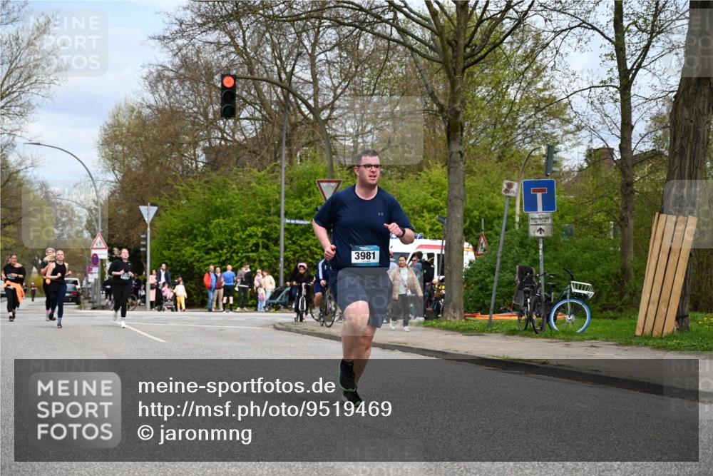 12.04.2026 - 45. Internationalen Wilhelmsburger Insellauf J. Mangold http://msf.ph/oto/9519469 12.04.2026 13:29:58 Ziel 2131, 5241, 3981, 2514, 2515, 4324, 4429, 2003 meine-sportfotos.de