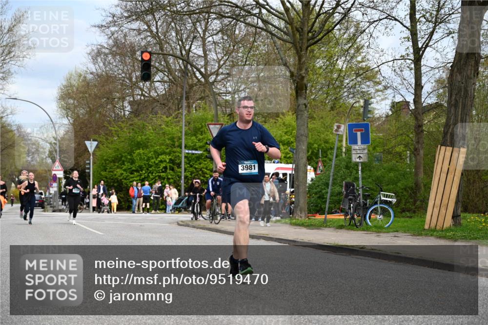 12.04.2026 - 45. Internationalen Wilhelmsburger Insellauf J. Mangold http://msf.ph/oto/9519470 12.04.2026 13:29:58 Ziel 2131, 5241, 3981, 2514, 2515, 4324, 4429, 2003 meine-sportfotos.de