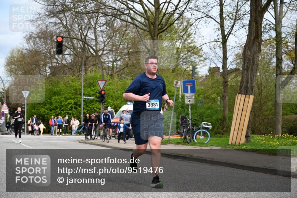 12.04.2026 - 45. Internationalen Wilhelmsburger Insellauf J. Mangold http://msf.ph/oto/9519476 12.04.2026 13:29:58 Ziel 2131, 5241, 3981, 2514, 2515, 4324, 4429, 2003 meine-sportfotos.de