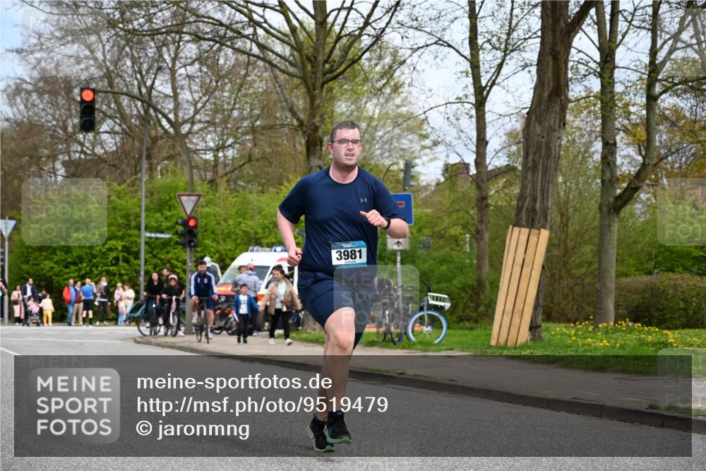 12.04.2026 - 45. Internationalen Wilhelmsburger Insellauf J. Mangold http://msf.ph/oto/9519479 12.04.2026 13:29:59 Ziel 2131, 5241, 5241, 3981, 2514, 2515, 4324, 4429, 2003 meine-sportfotos.de