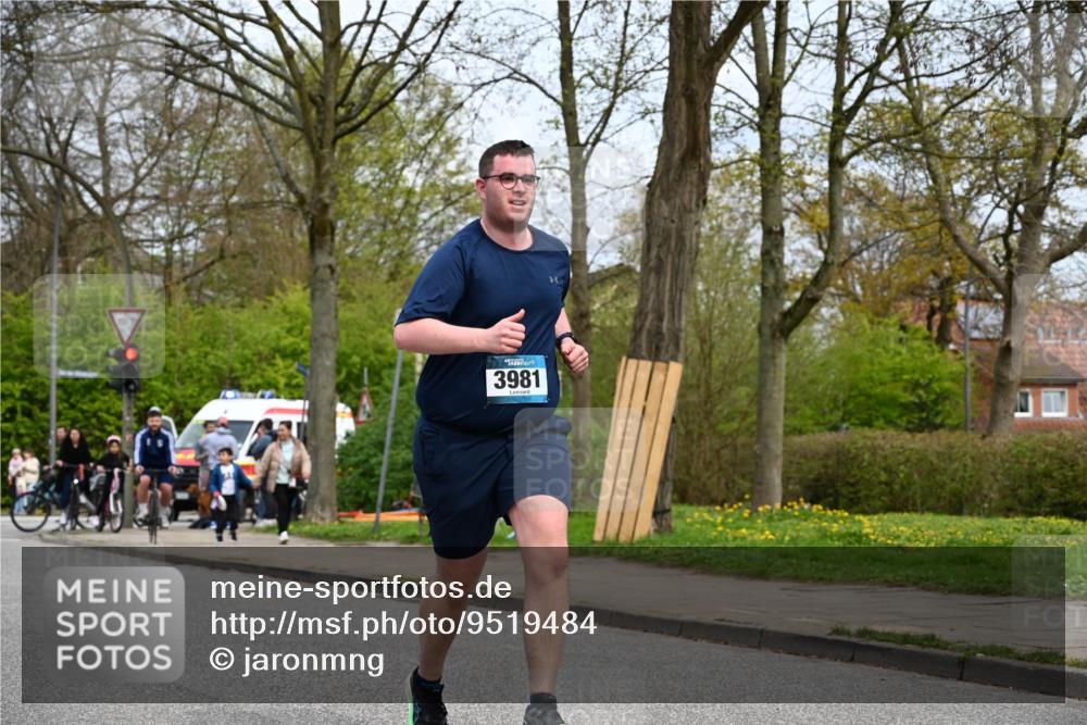 12.04.2026 - 45. Internationalen Wilhelmsburger Insellauf J. Mangold http://msf.ph/oto/9519484 12.04.2026 13:29:59 Ziel 2131, 5241, 5241, 3981, 2514, 2515, 4324, 4429, 2003 meine-sportfotos.de
