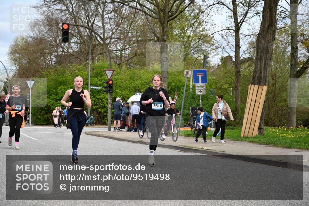 12.04.2026 - 45. Internationalen Wilhelmsburger Insellauf J. Mangold http://msf.ph/oto/9519498 12.04.2026 13:30:05 Ziel 5241, 3981, 2514, 2515, 2515, 4324, 4429, 2003 meine-sportfotos.de
