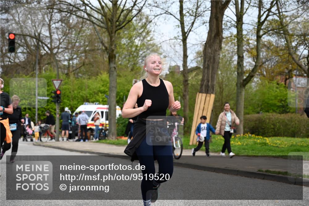 12.04.2026 - 45. Internationalen Wilhelmsburger Insellauf J. Mangold http://msf.ph/oto/9519520 12.04.2026 13:30:08 Ziel 5241, 3981, 2514, 2515, 4324, 4429, 4324, 4429, 2003, 4456, 4463, 5815 meine-sportfotos.de