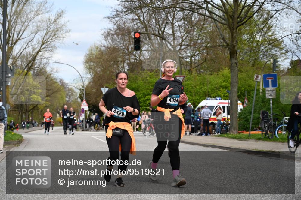 12.04.2026 - 45. Internationalen Wilhelmsburger Insellauf J. Mangold http://msf.ph/oto/9519521 12.04.2026 13:30:09 Ziel 5241, 3981, 2514, 2515, 4324, 4429, 2003, 2003, 4456, 4463, 5815 meine-sportfotos.de