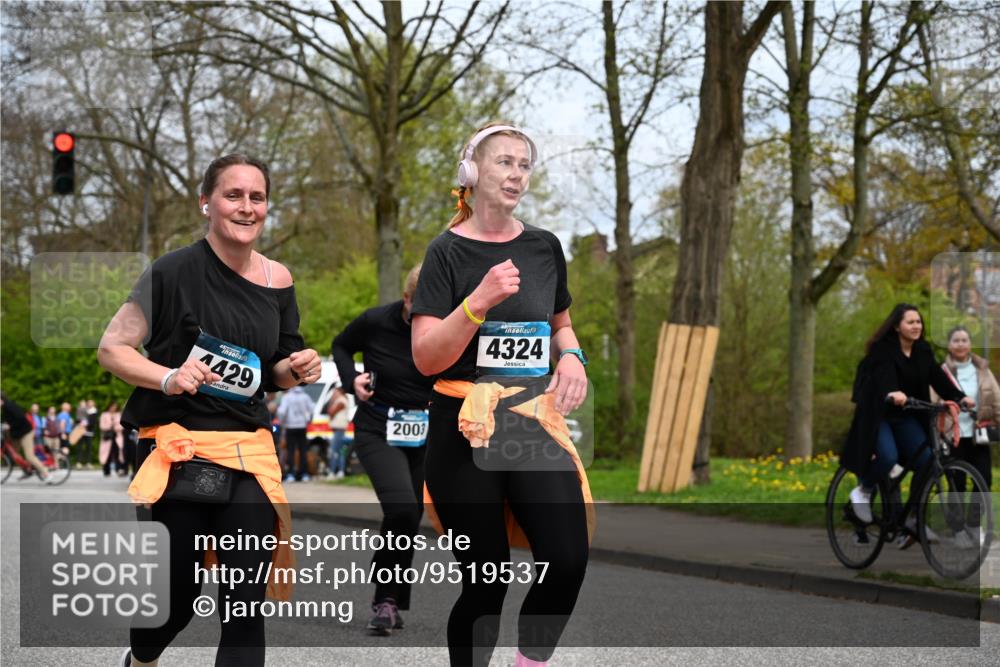 12.04.2026 - 45. Internationalen Wilhelmsburger Insellauf J. Mangold http://msf.ph/oto/9519537 12.04.2026 13:30:10 Ziel 5241, 3981, 2514, 2515, 4324, 4429, 2003, 4456, 4463, 5815 meine-sportfotos.de