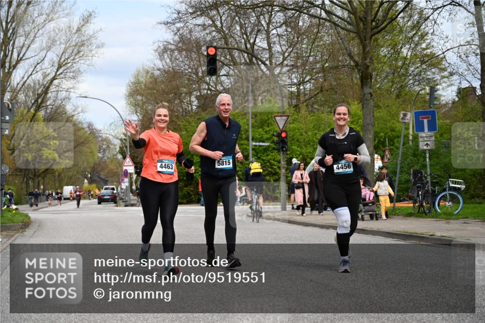 12.04.2026 - 45. Internationalen Wilhelmsburger Insellauf J. Mangold http://msf.ph/oto/9519551 12.04.2026 13:30:21 Ziel 5241, 3981, 2514, 2515, 4324, 4429, 2003, 2003, 4456, 4463, 5815 meine-sportfotos.de