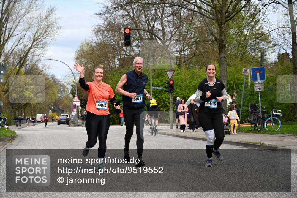 12.04.2026 - 45. Internationalen Wilhelmsburger Insellauf J. Mangold http://msf.ph/oto/9519552 12.04.2026 13:30:21 Ziel 5241, 3981, 2514, 2515, 4324, 4429, 2003, 2003, 4456, 4463, 5815 meine-sportfotos.de