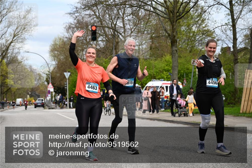 12.04.2026 - 45. Internationalen Wilhelmsburger Insellauf J. Mangold http://msf.ph/oto/9519562 12.04.2026 13:30:21 Ziel 5241, 3981, 2514, 2515, 4324, 4429, 2003, 2003, 4456, 4463, 5815 meine-sportfotos.de