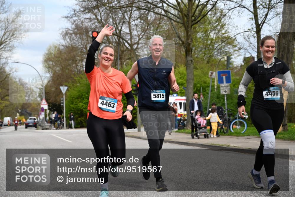 12.04.2026 - 45. Internationalen Wilhelmsburger Insellauf J. Mangold http://msf.ph/oto/9519567 12.04.2026 13:30:22 Ziel 5241, 3981, 2514, 2515, 4324, 4429, 2003, 4456, 4463, 5815 meine-sportfotos.de