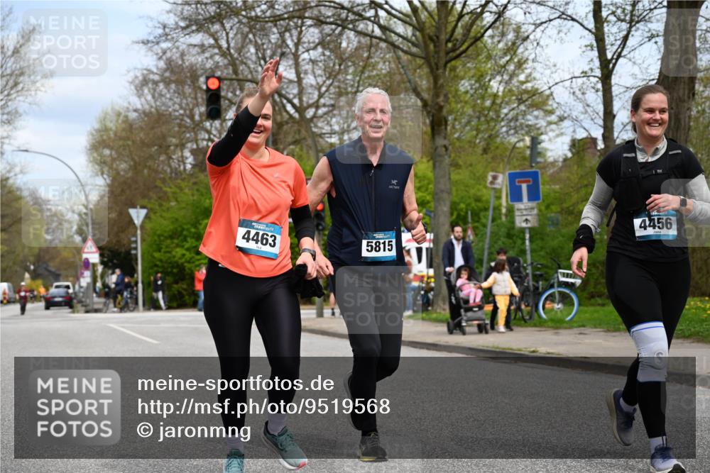 12.04.2026 - 45. Internationalen Wilhelmsburger Insellauf J. Mangold http://msf.ph/oto/9519568 12.04.2026 13:30:22 Ziel 5241, 3981, 2514, 2515, 4324, 4429, 2003, 4456, 4463, 5815 meine-sportfotos.de