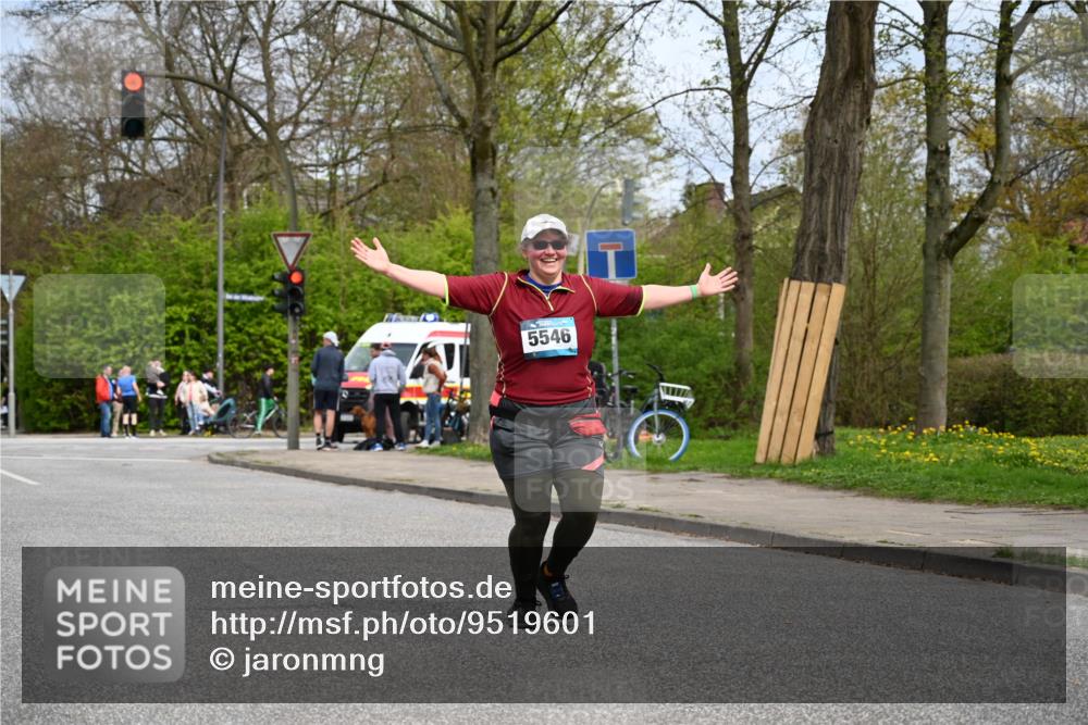 12.04.2026 - 45. Internationalen Wilhelmsburger Insellauf J. Mangold http://msf.ph/oto/9519601 12.04.2026 13:30:45 Ziel 4324, 4429, 2003, 4456, 4463, 5815, 5546, 5745, 2494 meine-sportfotos.de