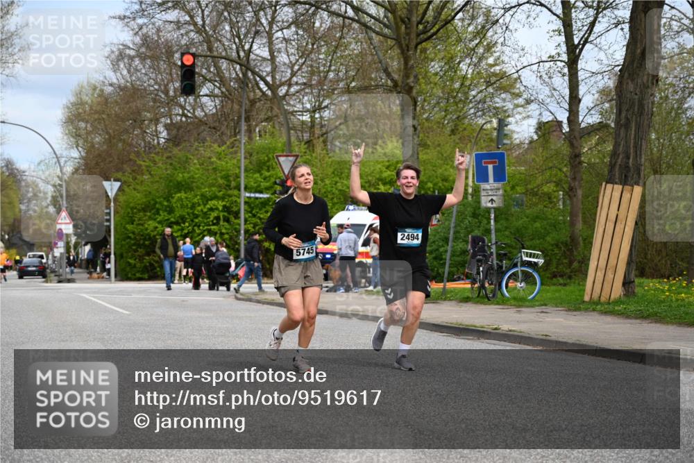 12.04.2026 - 45. Internationalen Wilhelmsburger Insellauf J. Mangold http://msf.ph/oto/9519617 12.04.2026 13:30:54 Ziel 4456, 4463, 5815, 5546, 5745, 2494 meine-sportfotos.de