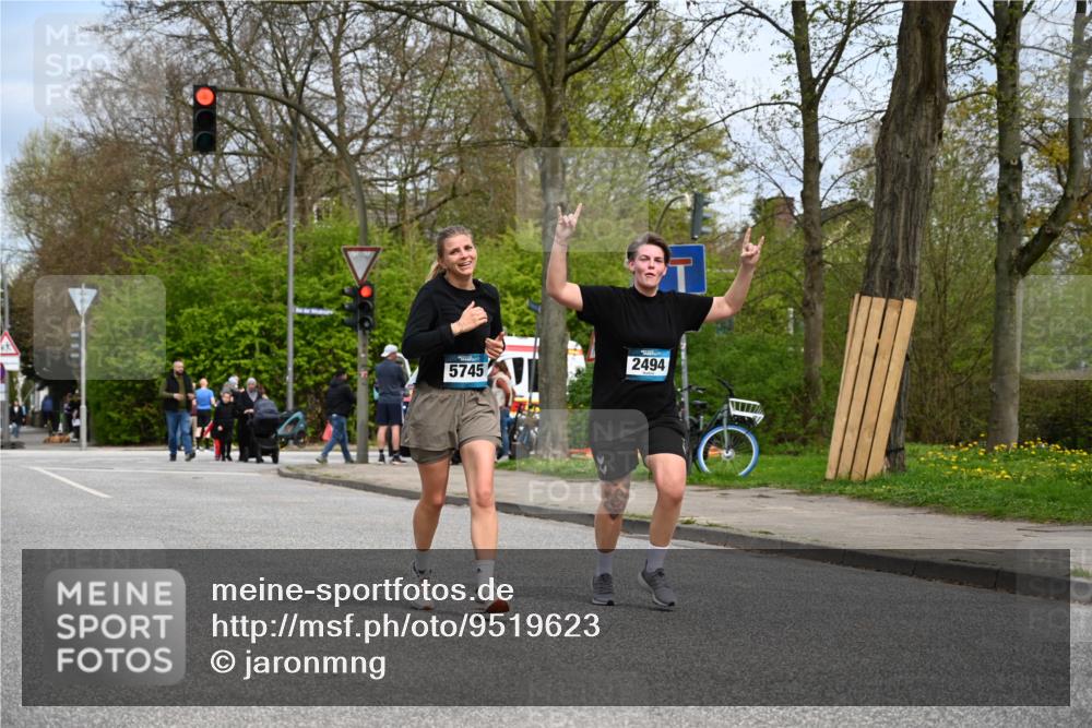 12.04.2026 - 45. Internationalen Wilhelmsburger Insellauf J. Mangold http://msf.ph/oto/9519623 12.04.2026 13:30:54 Ziel 4456, 4463, 5815, 5546, 5745, 2494 meine-sportfotos.de