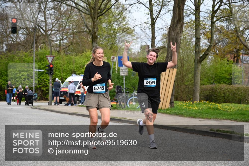 12.04.2026 - 45. Internationalen Wilhelmsburger Insellauf J. Mangold http://msf.ph/oto/9519630 12.04.2026 13:30:55 Ziel 4456, 4463, 5815, 5546, 5745, 2494 meine-sportfotos.de