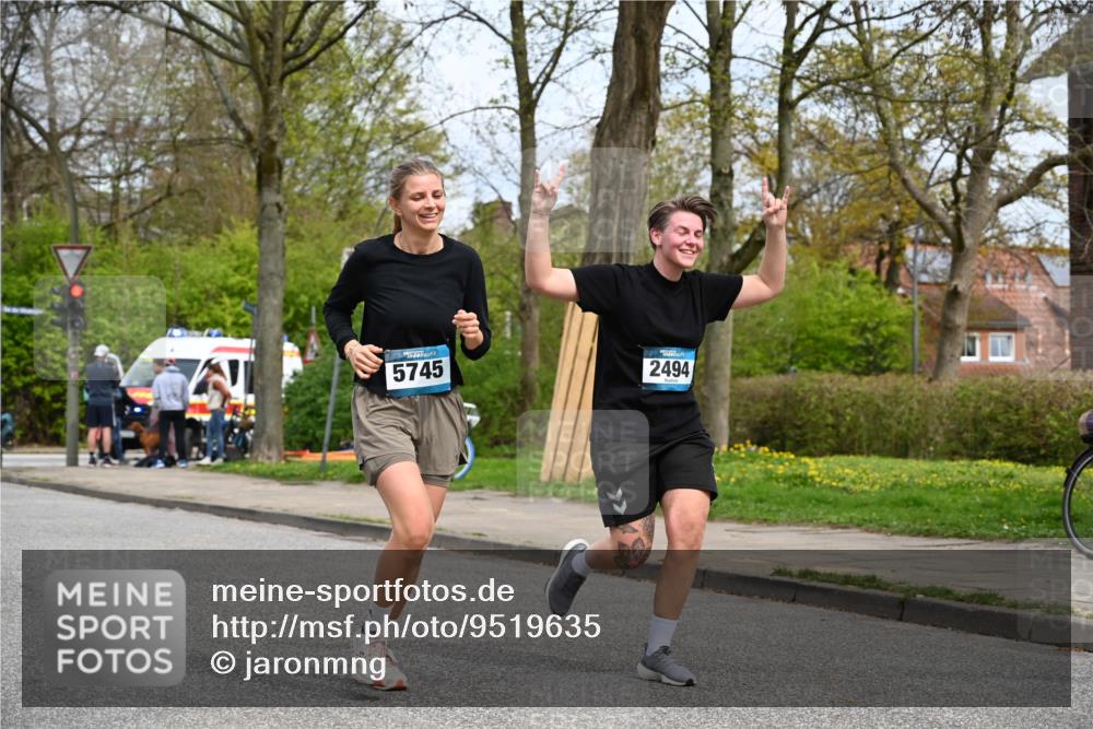 12.04.2026 - 45. Internationalen Wilhelmsburger Insellauf J. Mangold http://msf.ph/oto/9519635 12.04.2026 13:30:55 Ziel 4456, 4463, 5815, 5546, 5745, 2494 meine-sportfotos.de