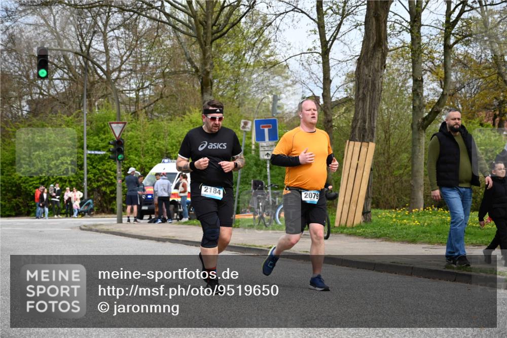 12.04.2026 - 45. Internationalen Wilhelmsburger Insellauf J. Mangold http://msf.ph/oto/9519650 12.04.2026 13:31:20 Ziel 5745, 2494, 2184, 2079 meine-sportfotos.de